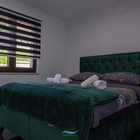 Holiday Houses Green Queen بيهاتش المظهر الخارجي الصورة